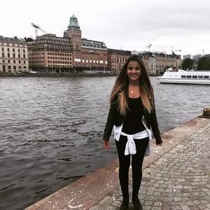 Meet your Posher, Claudia v.